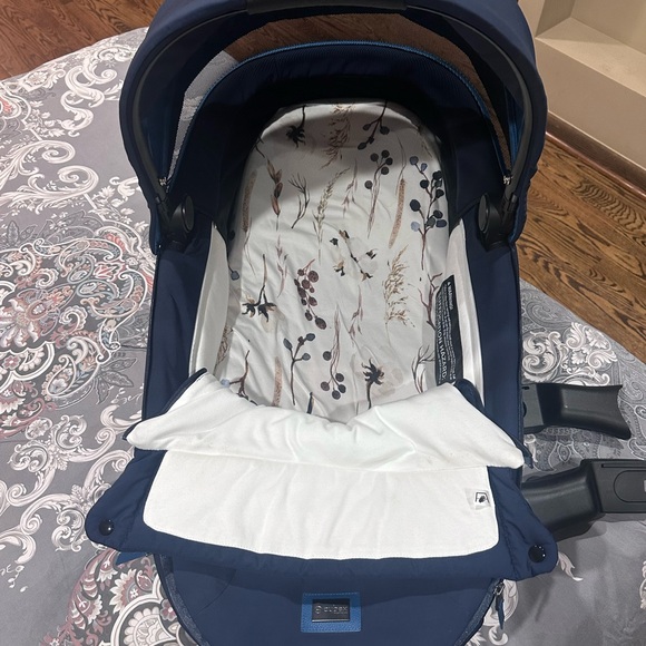 Cybex Navy Blue Baby Bassinet - Picture 9 of 10